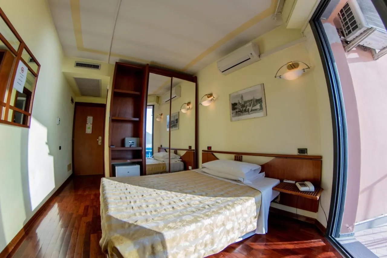 Hotel Sirenella Mele 3*,  Italy