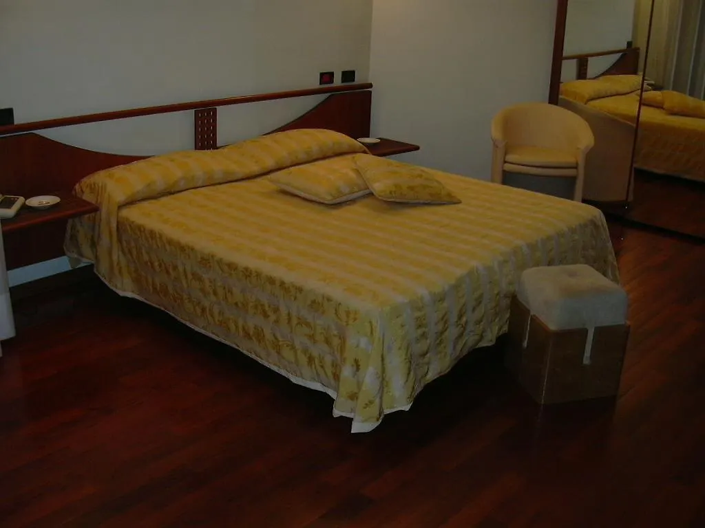 Hotel Sirenella Mele